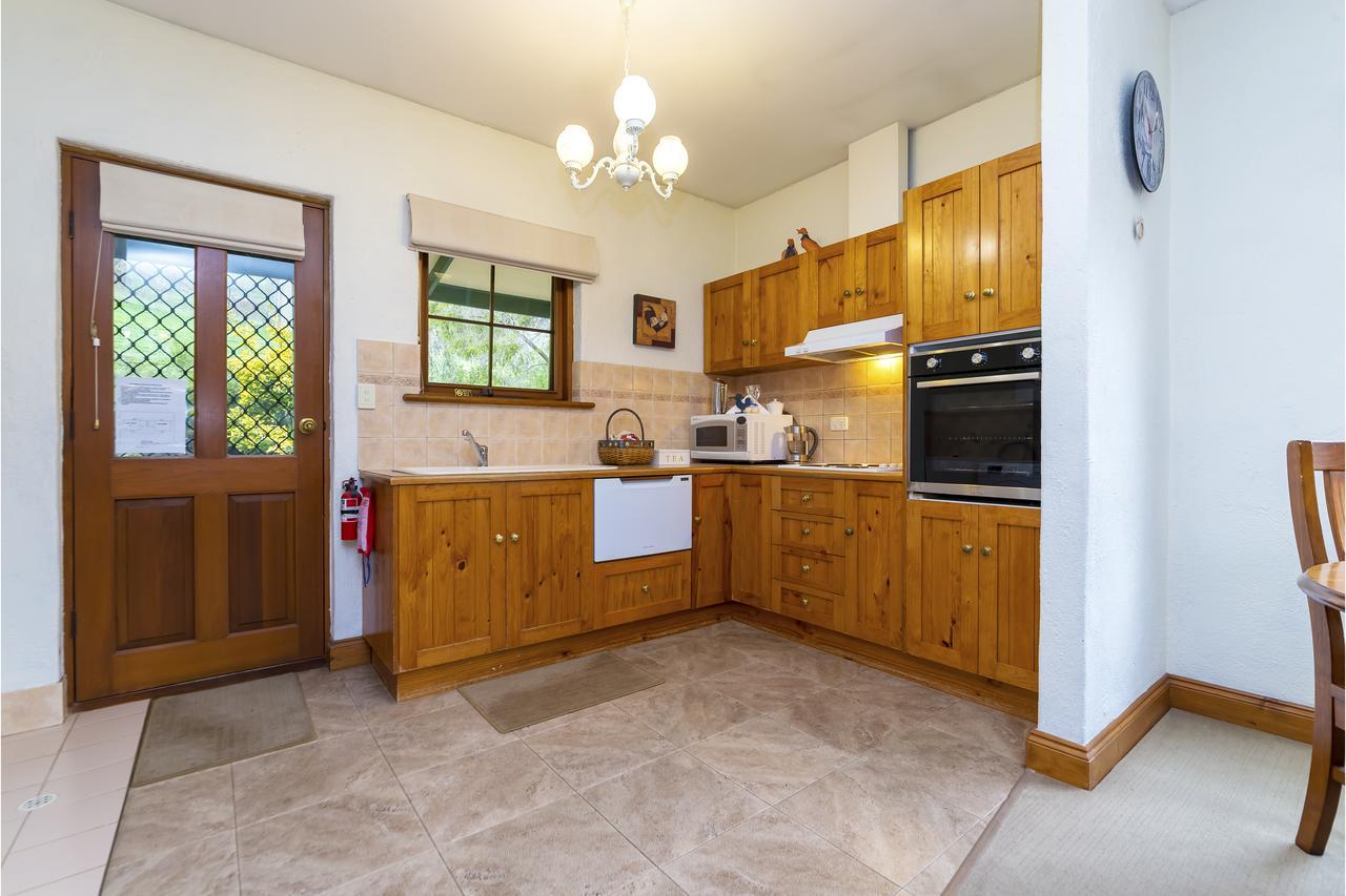 Country Pleasures Bed And Breakfast Angaston Exterior photo