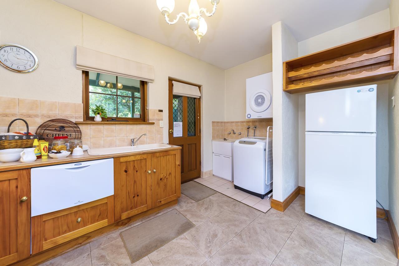 Country Pleasures Bed And Breakfast Angaston Exterior photo